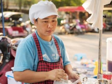 China trader unhappy saleswoman