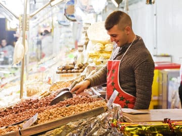 dried fruits trader market