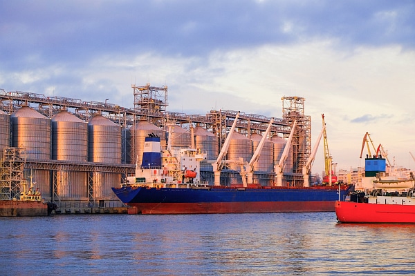 bulk ship vessel loading port